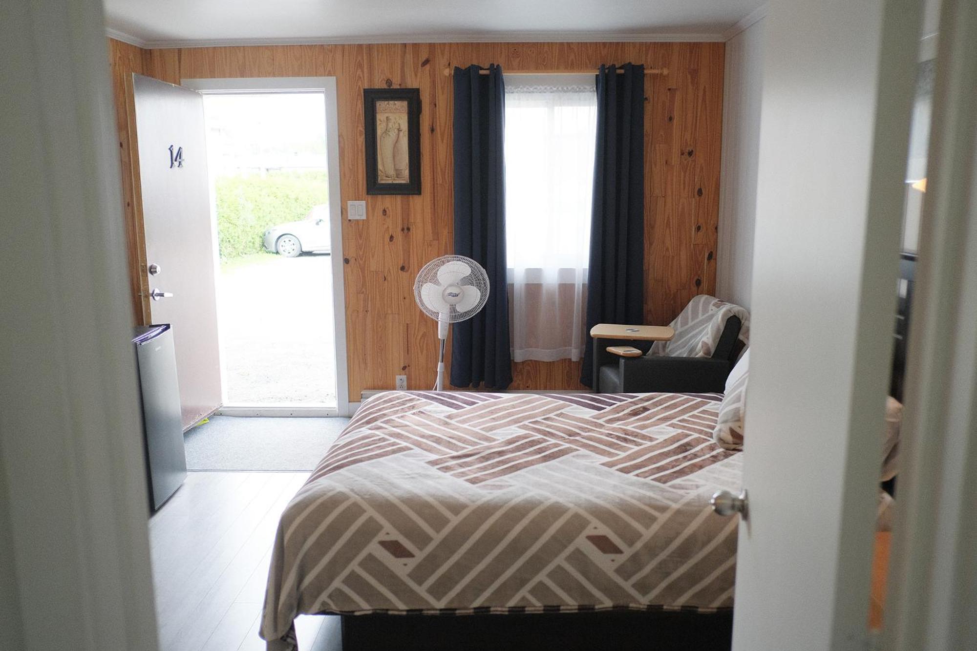 Auberge St-Tite-Des-Caps Saint-Tite-des-Caps Zewnętrze zdjęcie